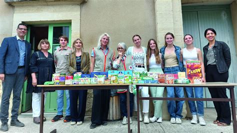 Uzès des dons pour la Croix rouge Le Républicain d Uzès et du Gard