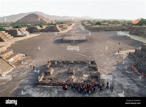 Vista de la pirámide de la Luna edificio San Juan Teotihuacán