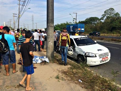 G1 Motociclista morre e passageiro fica ferido após colisão táxi