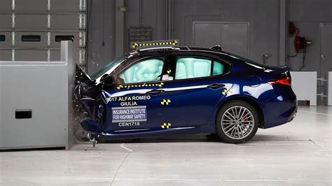 Alfa Romeo Giulia Driver Side Small Overlap Iihs Crash Test Youtube