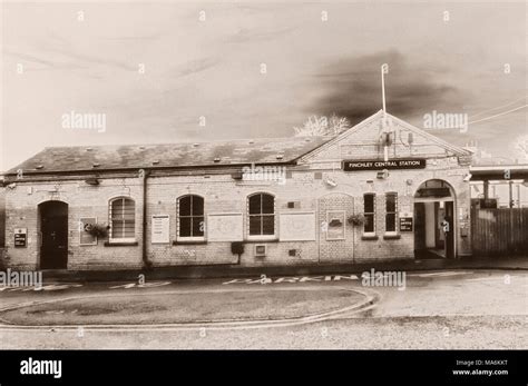 London Underground Tube Station: Finchley Central Stock Photo - Alamy