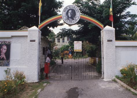 Art Museum Hosting Naked Scavenger Hunt K