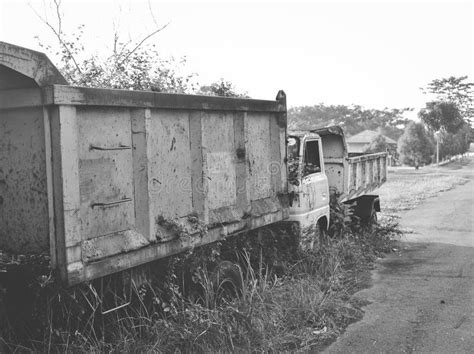 Old Abandoned Truck in the Forest Stock Image - Image of classic, farm: 154093217