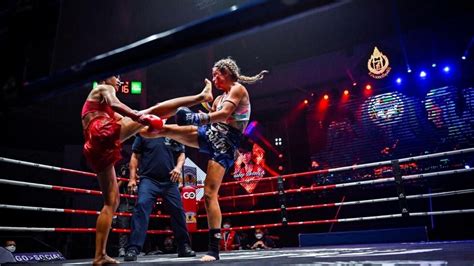 Tha Lande Les Femmes Dans Le Milieu De La Boxe Reportage International