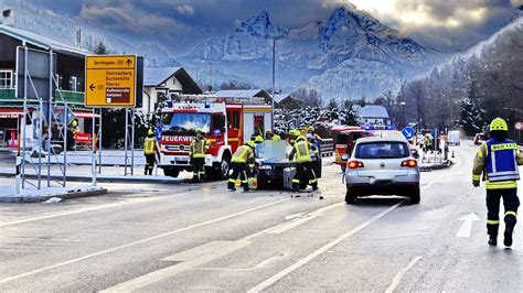 Berchtesgaden Drei Verletzte Nach Kreuzungscrash Auf Bundesstra E B