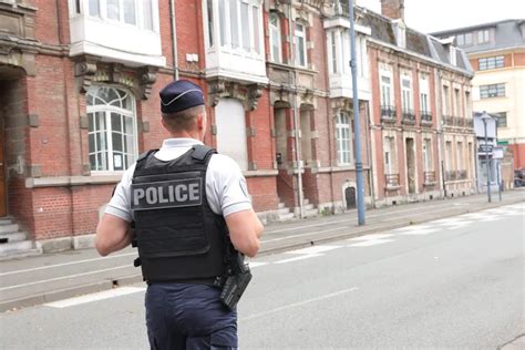 Attaque Au Couteau Dans Un Lyc E D Arras Le Pr Fet De Police Renforce