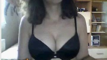 Turkish Amateur Showing Off On Her Webcam Porn