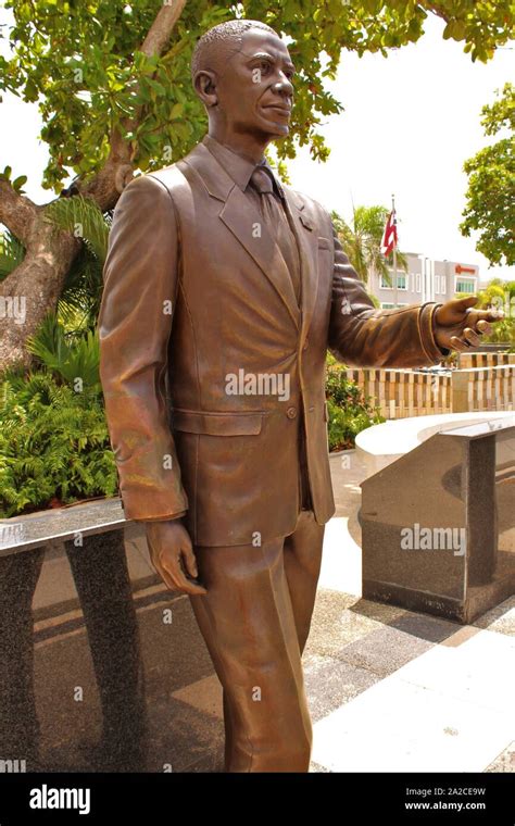 Barack obama statue hi-res stock photography and images - Alamy