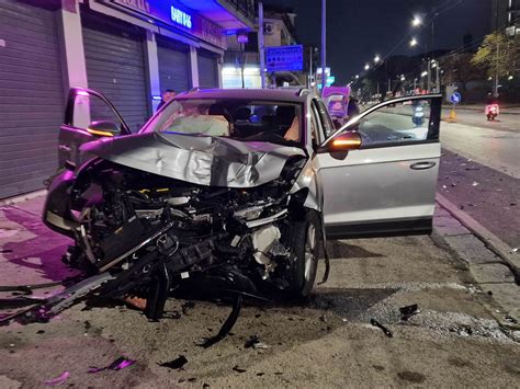 Tremendo Incidente A Napoli Scappano Via A Piedi E Lasciano La Vittima