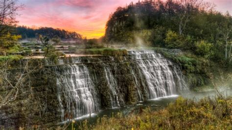 8 Stunning Waterfalls in Illinois for You To Discover!