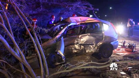 Dama Chauffeur Ta Muri Pega Na Stuur Ora Dos Auto A Dal Na Cruzada Di