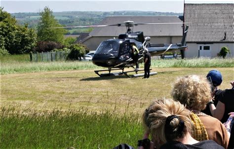 Avec son hélicoptère et son vide greniers la fête de Cahagnes reste