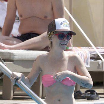 Get Taryn Manning Hot Movie And Interview Links At FreeOnes