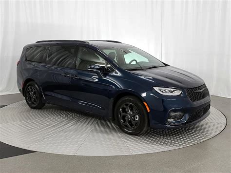 2022 Chrysler Pacifica Hybrid Research Photos Specs And Expertise