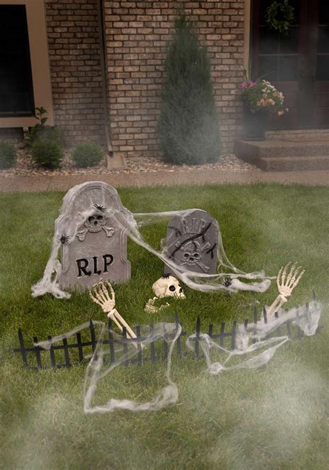 18 Piece Cemetery Decoration Kit | Yard Decorations