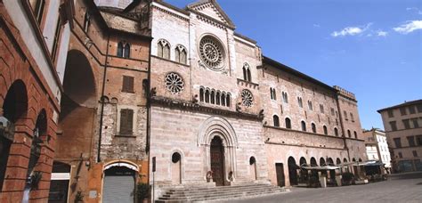 Foligno Virtual Walking Tour - Discovering "the Center of the World"