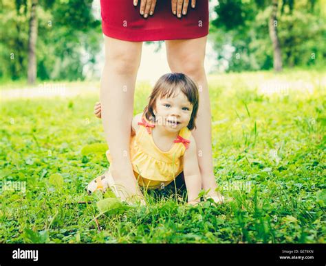 Entre les jambes des petite fille Banque de photographies et dimages à