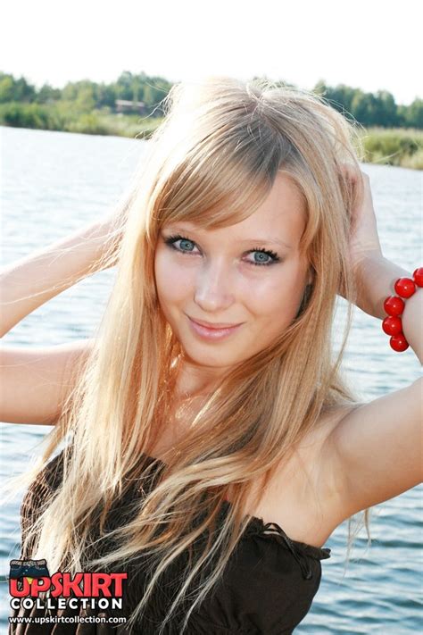Real Amateur Public Candid Upskirt Picture Sex Gallery Blonde Bimbo Shows Panty Up Skirt