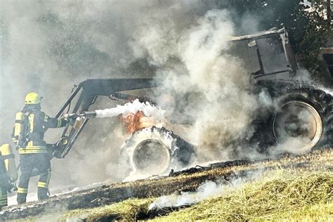 Heuernte Im Westerwald Traktor In Flammen Gro Er Fl Chenbrand Droht