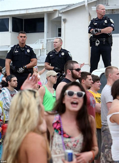 Police Set Up Portable Beach Jails To Cope With High Number Of Spring Break Arrests Daily Mail