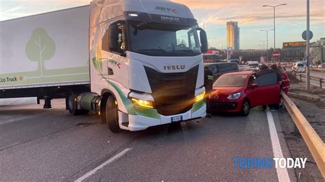 Incidente All Incrocio Tra Corso Trieste E Via Moncenisio A Moncalieri