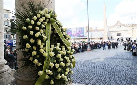 Funerali Maurizio Costanzo Le Foto Dalla Chiesa Degli Artisti A Roma