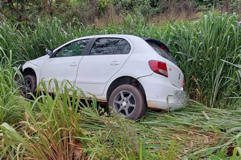 Motorista Perde Controle E Carro Passageiros Sai Da Pista Na Br