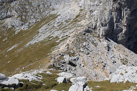 Im Aufstieg Zum Lu In Vrh Blick Hinunter Zum Pass Hikr Org