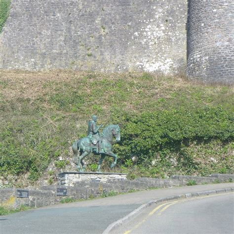 Sir William Marshal statue, Pembroke Castle, Pembroke, Pembrokeshire ...