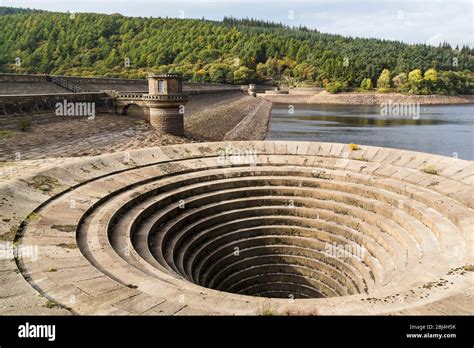 Ladybower Dam At The South Side Of The Ladybower Reservoir Stock Photo