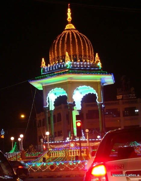 Mysore Dasara 2014 - Street Lightings - Happiest Ladies