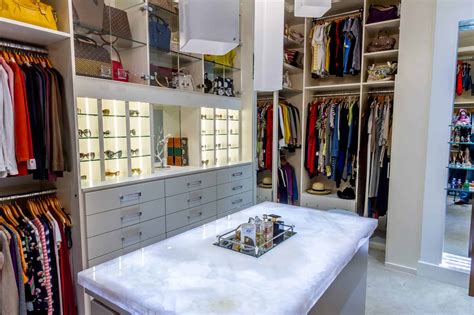 11 Impressive Yet Elegant Walk In Closet Ideas