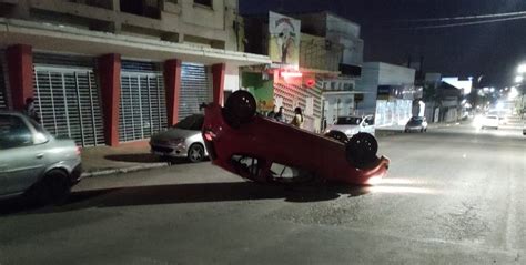 Acidente Na Av Brasil Deixa Carro Capotado E Encaminha Um Homem Para O Hcb