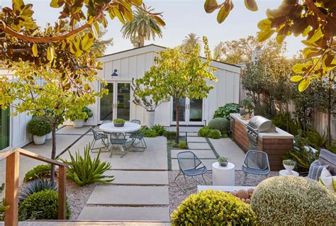 low maintenance side yard ideas 1