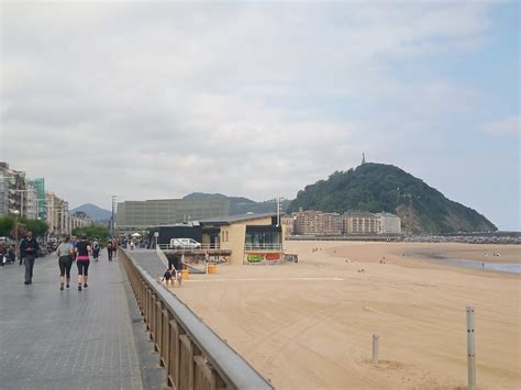 Zurriola Donostia Paseo Bat Ematen Giro Freskoa Eguraldi E Eitb