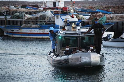 1 Dead After 3 Migrant Boats Sink Off Tunisia Middle East Monitor