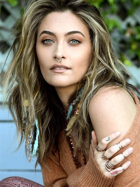 Can Someone Please Tell Me How To Do This Look That Paris Jackson Has