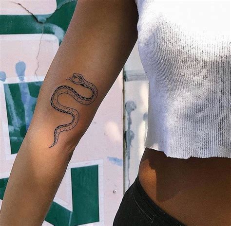 Tatuagem Lateral Do Corpo - Fazer na lateral do corpo | Trendy tattoos, Tattoos, Minimalist tattoo