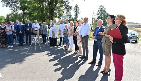 Uroczyste Otwarcie Dr G Gminnych Na Terenie Gminy Brzeziny Koszt To