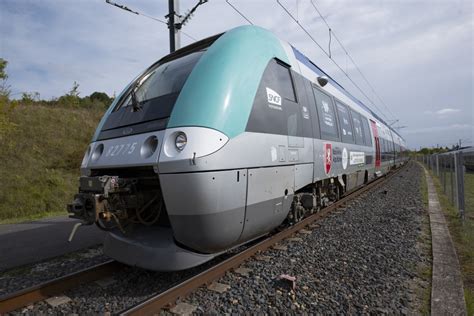 Alstom E Sncf Voyageurs Presentato In Francia Il Primo Di Cinque Treni