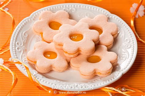 Biscuiti Linzer Cu Aroma Si Gem De Caise Dana Tudor Love To Cook