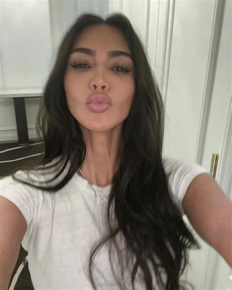 Kardashian Critics Call Out Kims Cringe Behavior In New Selfies