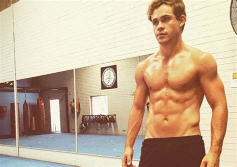 Dacre Montgomery Se Desnuda Para Stranger Things Cromosomax Hot Sex