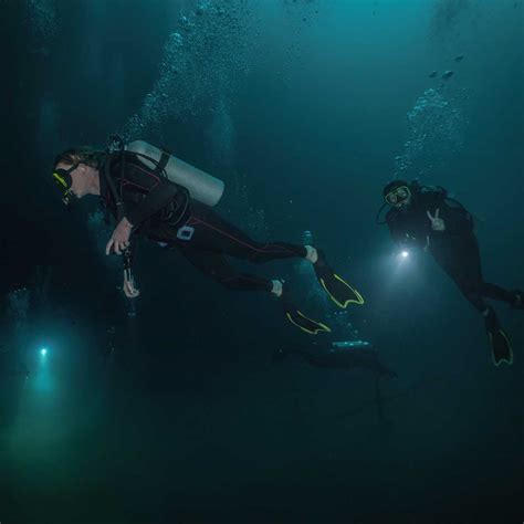 guided night dive aquaman diving