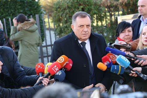 Milorad Dodik Opet Odbio Da Ustane U Sudnici Sudija Mu Nije Dao Da Se