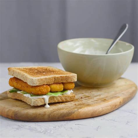 Fish Fingers Sandwich With 2 Minutes Tartare Sauce