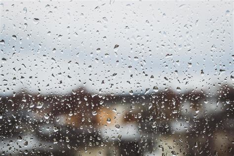 Ver A Trav S Del Vidrio De La Ventana Mojado Por La Lluvia Gotas De