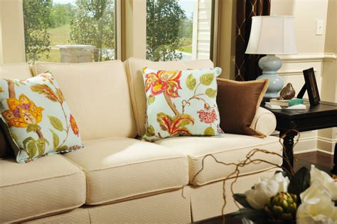 35 Sofa Throw Pillow Examples (Sofa Décor Guide) - Home Stratosphere