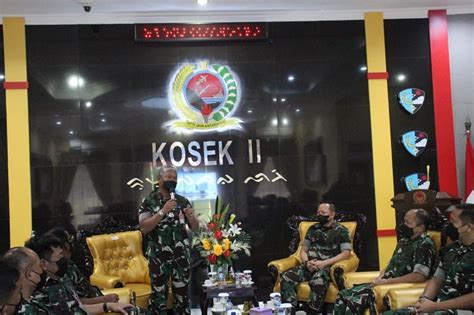 Pangkoopsud Ll Marsda TNI Minggit Tribowo Mengunjungi Markas Komando