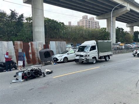 不要命 蘆洲女沒戴安全帽竟逆向超車 遭直行貨車撞飛送醫命危 Enn台灣電報